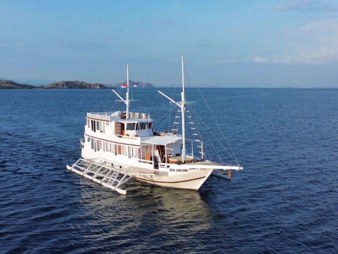 Open Trip 3D2N by Zada Zen Cruise Deluxe Phinisi - Komodo Sharing Tours