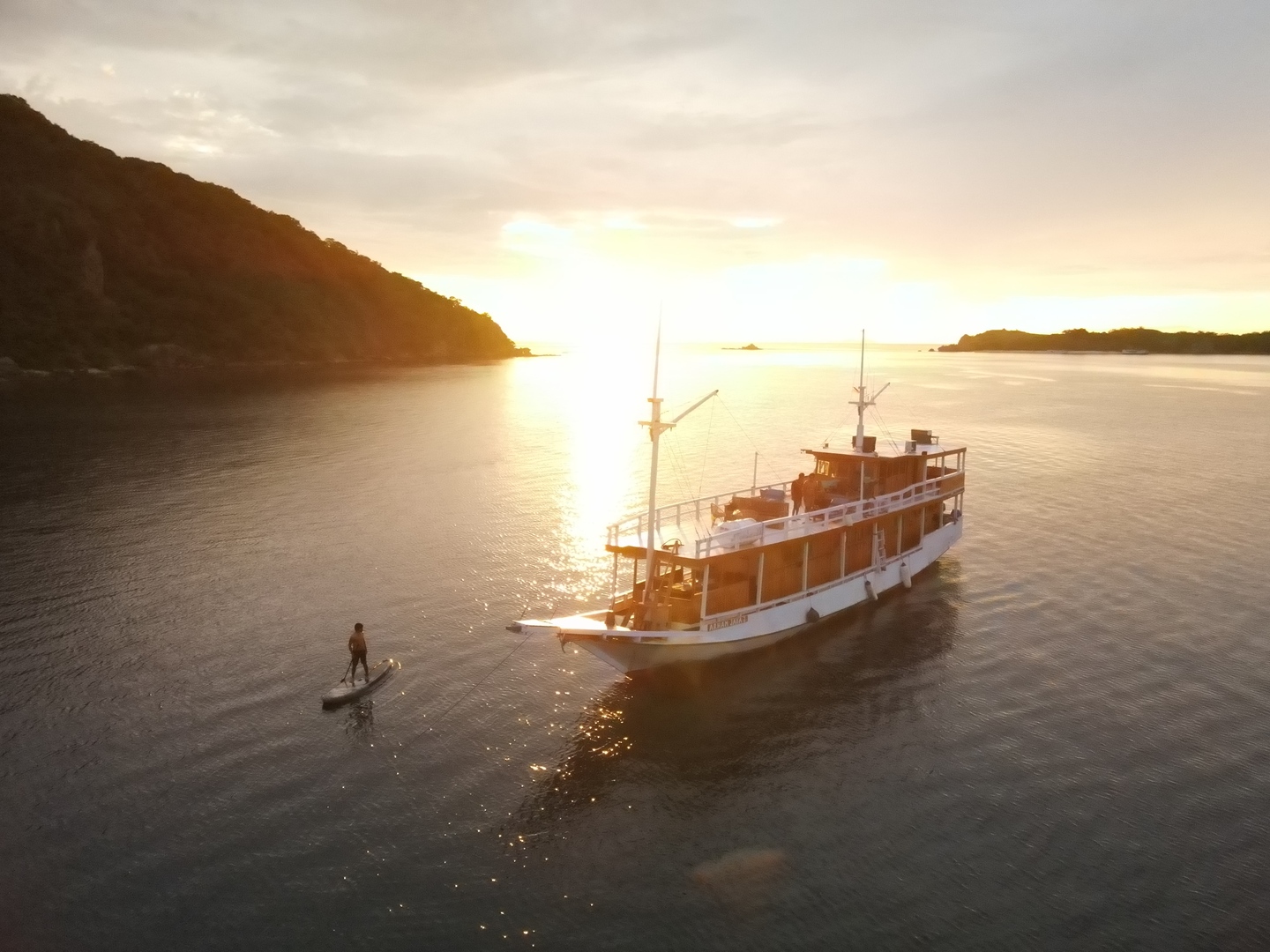 Open Trips 3D2N by Arham Jaya 2 Deluxe Phinisi - Komodo Sharing Tours