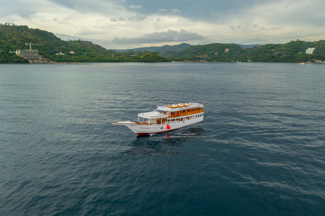Open Trip 3D2N by DevitaR Luxury Phinisi - Komodo Sharing Tours
