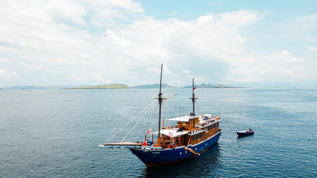 Open Trip 3D2N by Em Ocean Deluxe Phinisi - Komodo Sharing Tours