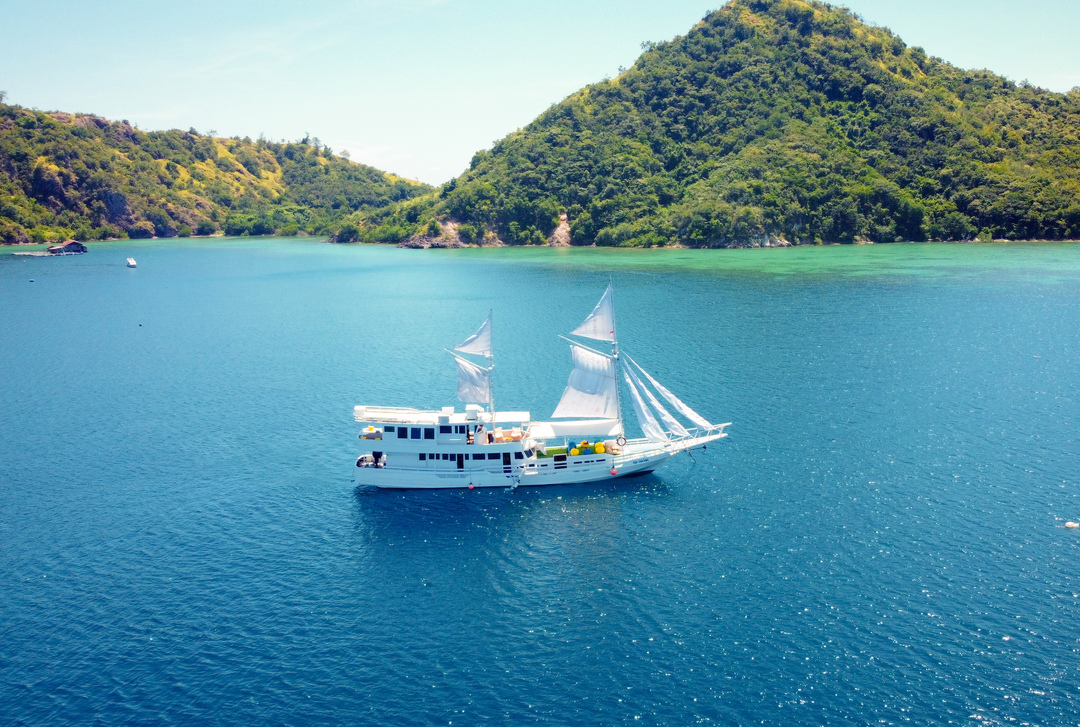 Open Trip 3D2N by Giona Deluxe Phinisi - Komodo Sharing Tours