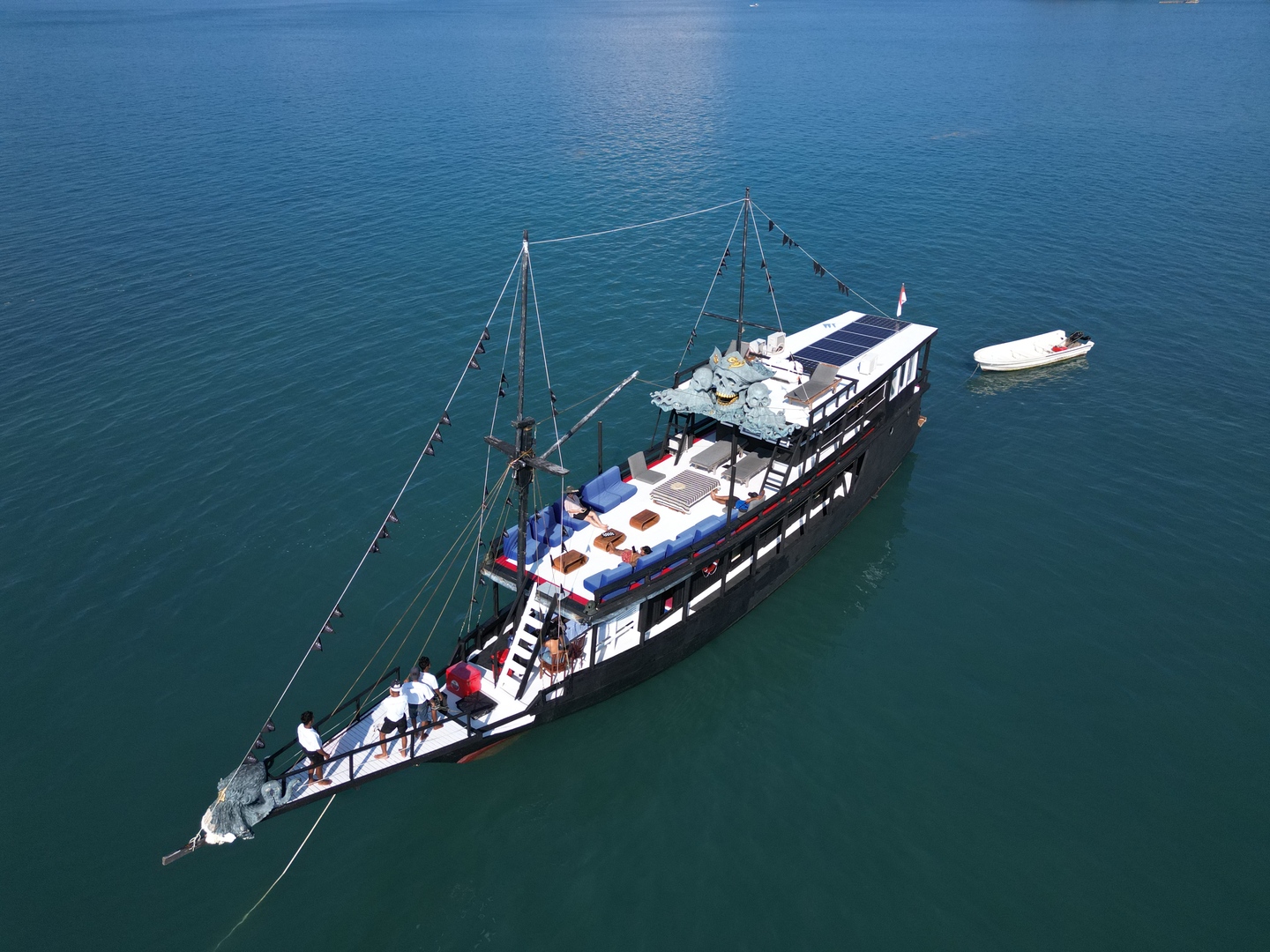Private Trip by Kanha Natha Superior Phinisi - Komodo Boat Charter