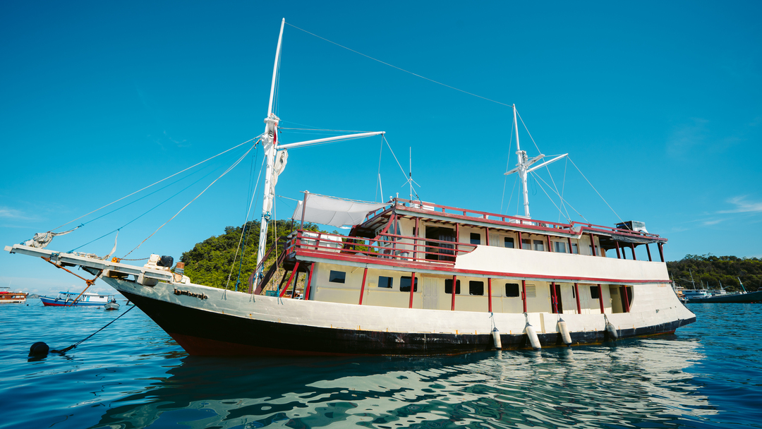 Private Trip by Lamborajo 1 Superior Phinisi - Komodo Boat Charter