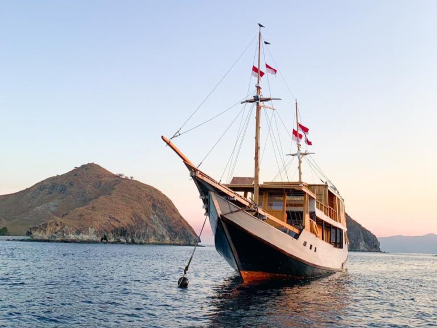 Open Trip 3D2N by Lita Pratiwi Deluxe Phinisi - Komodo Sharing Tours