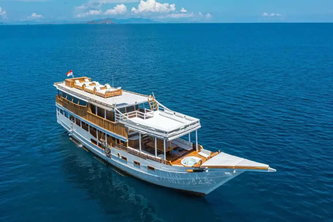 Private Trip by Malca Luxury Phinisi - Komodo Boat Charter
