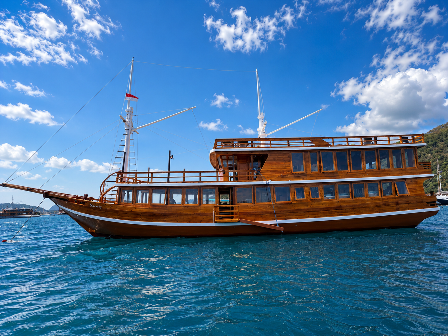 Open Trip 3D2N by Nona Uly Deluxe Phinisi - Komodo Sharing Tours