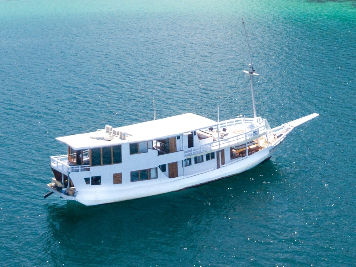 Private Trip by Nusantara Karya Deluxe Phinisi - Komodo Boat Charter