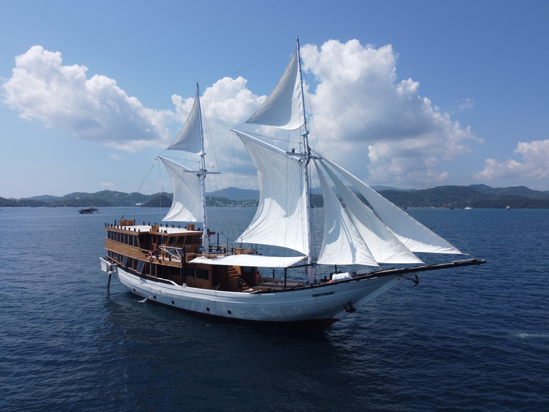 Open Trips 3D2N by Panrita Luxury Phinisi - Komodo Sharing Tours