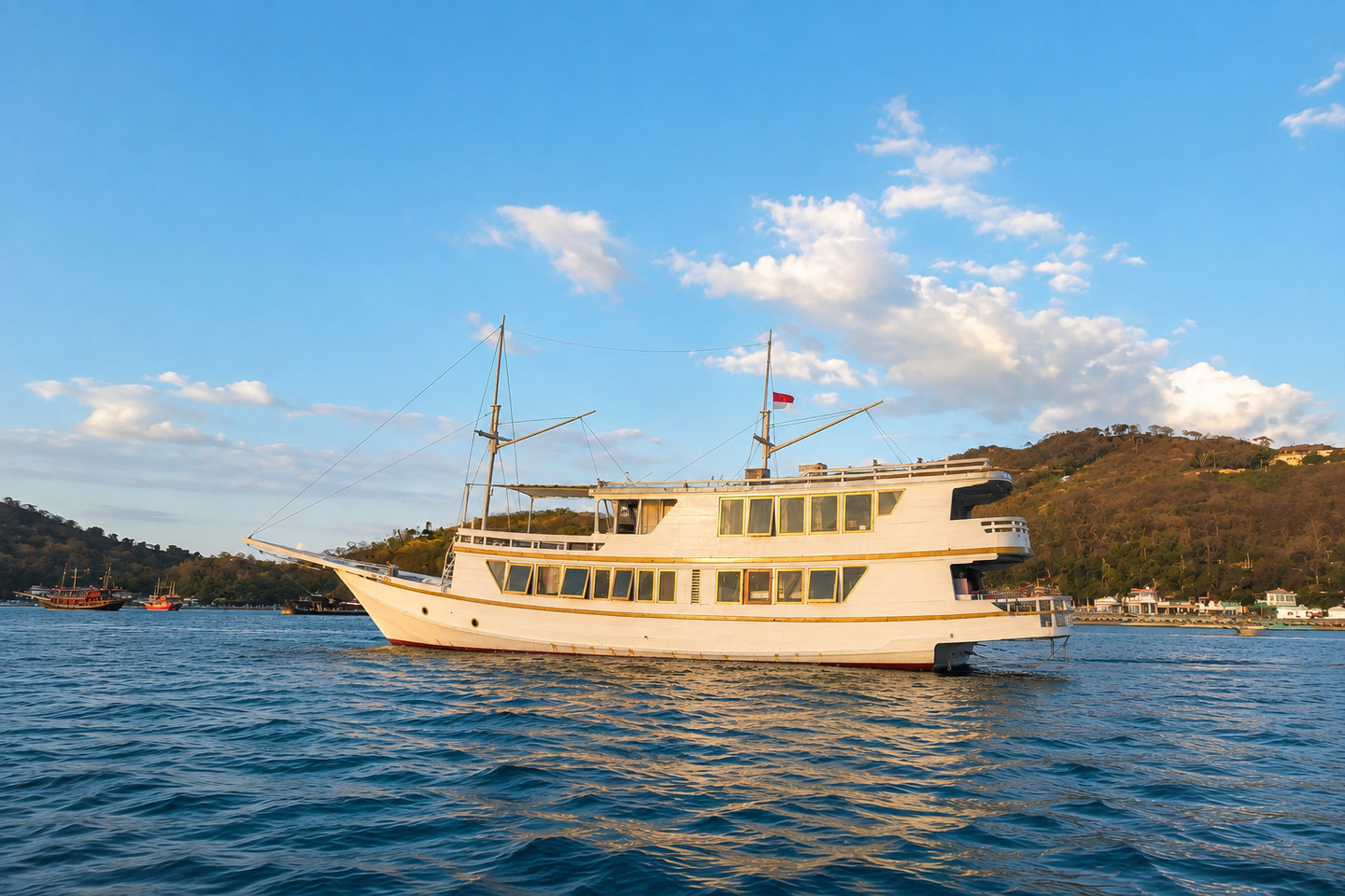 Open Trip 3D2N by Queen Elyona Deluxe Phinisi - Komodo Sharing Tours