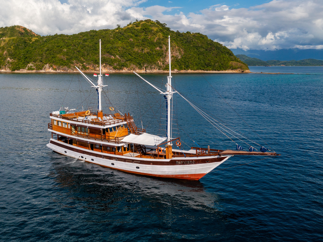 Private Trip by Refviero Luxury Phinisi - Komodo Boat Charter