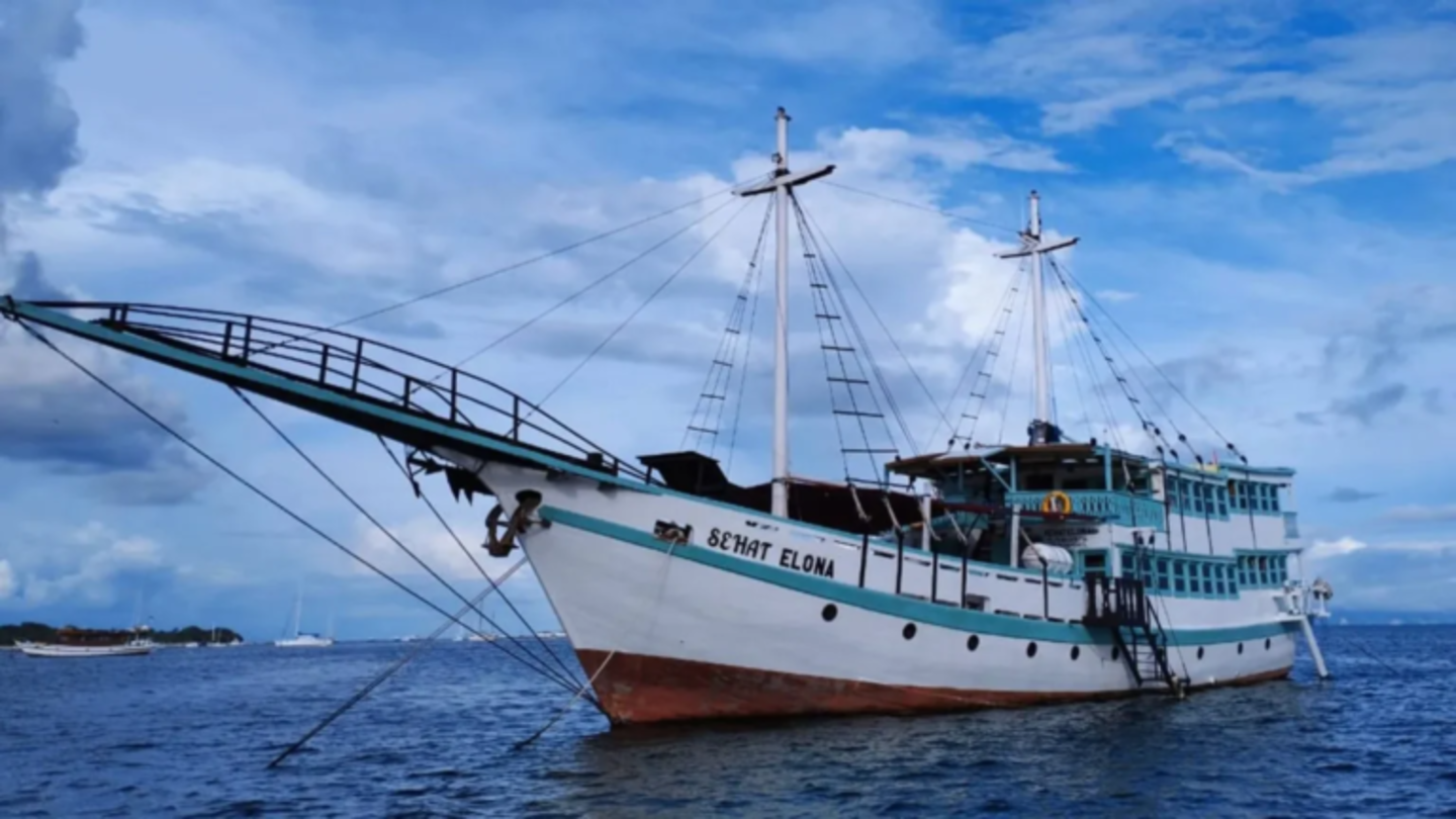 Open Trip 4D3N Lombok to Labuan Bajo by Sehat Elona Superior Phinisi - Komodo Sharing Tours