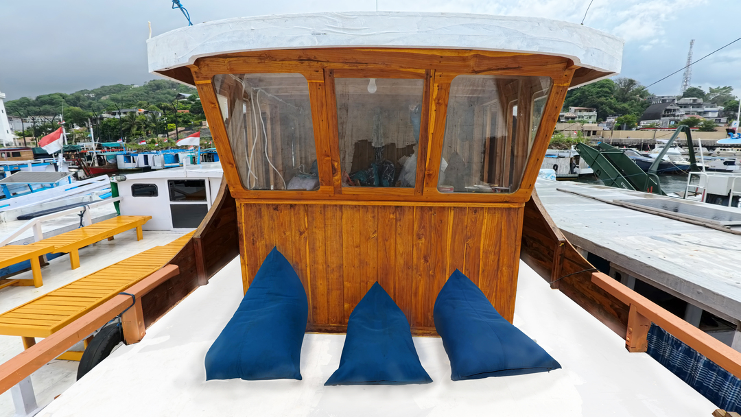 Private Trip by Sentral Superior Phinisi - Komodo Boat Charter