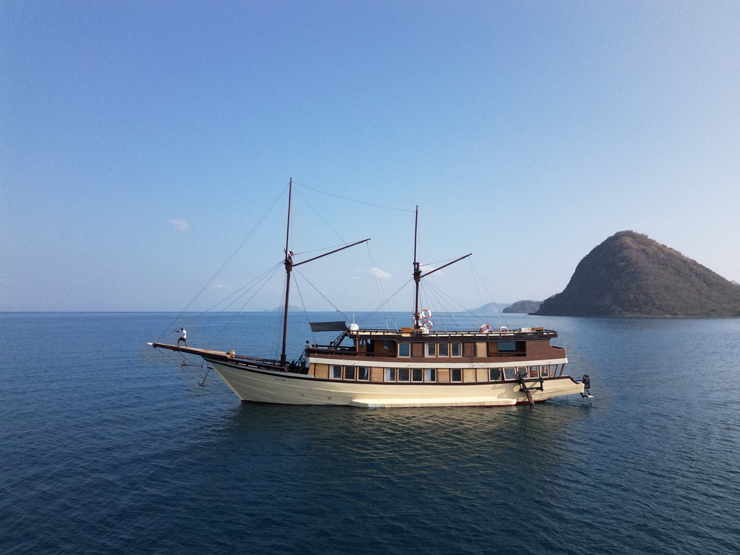Private trip by Solana Deluxe Phinisi - Komodo Boat Charter