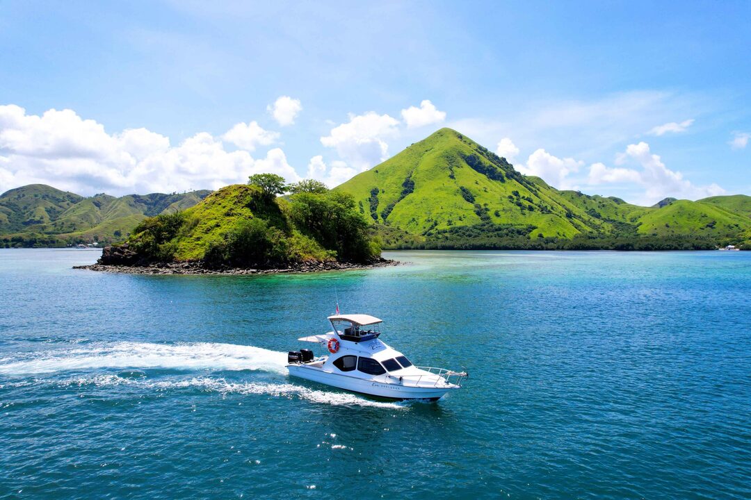 Private Trip 3D2N for 10 Destinations by Kaia Explorer Speedboat - Komodo Boat Charter