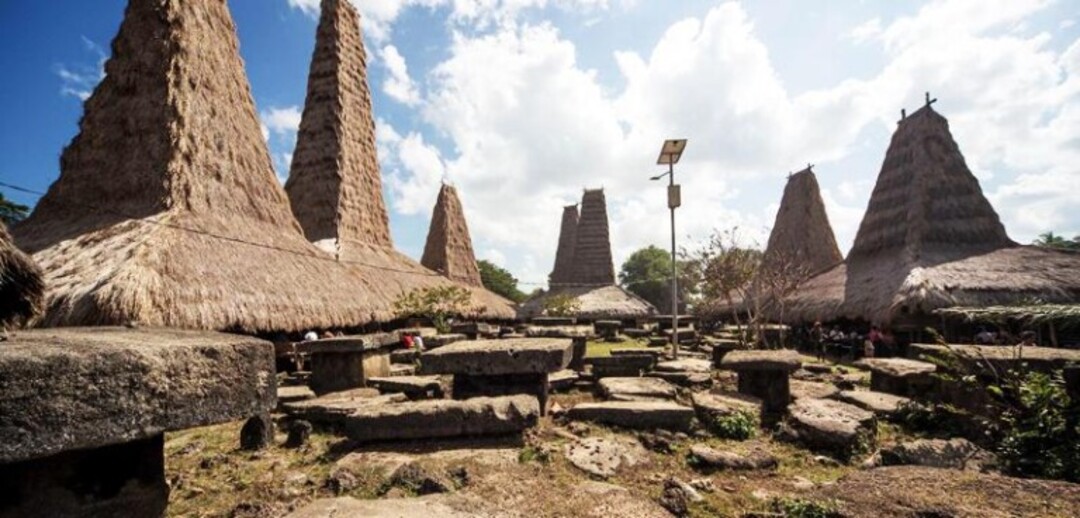 Sumba Adventure Tour 10 Days 9 Nights - Komodo Sharing Tours