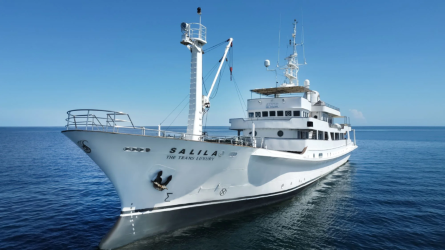 Private Trip by The Trans Luxury Yacht - Komodo Boat Charter