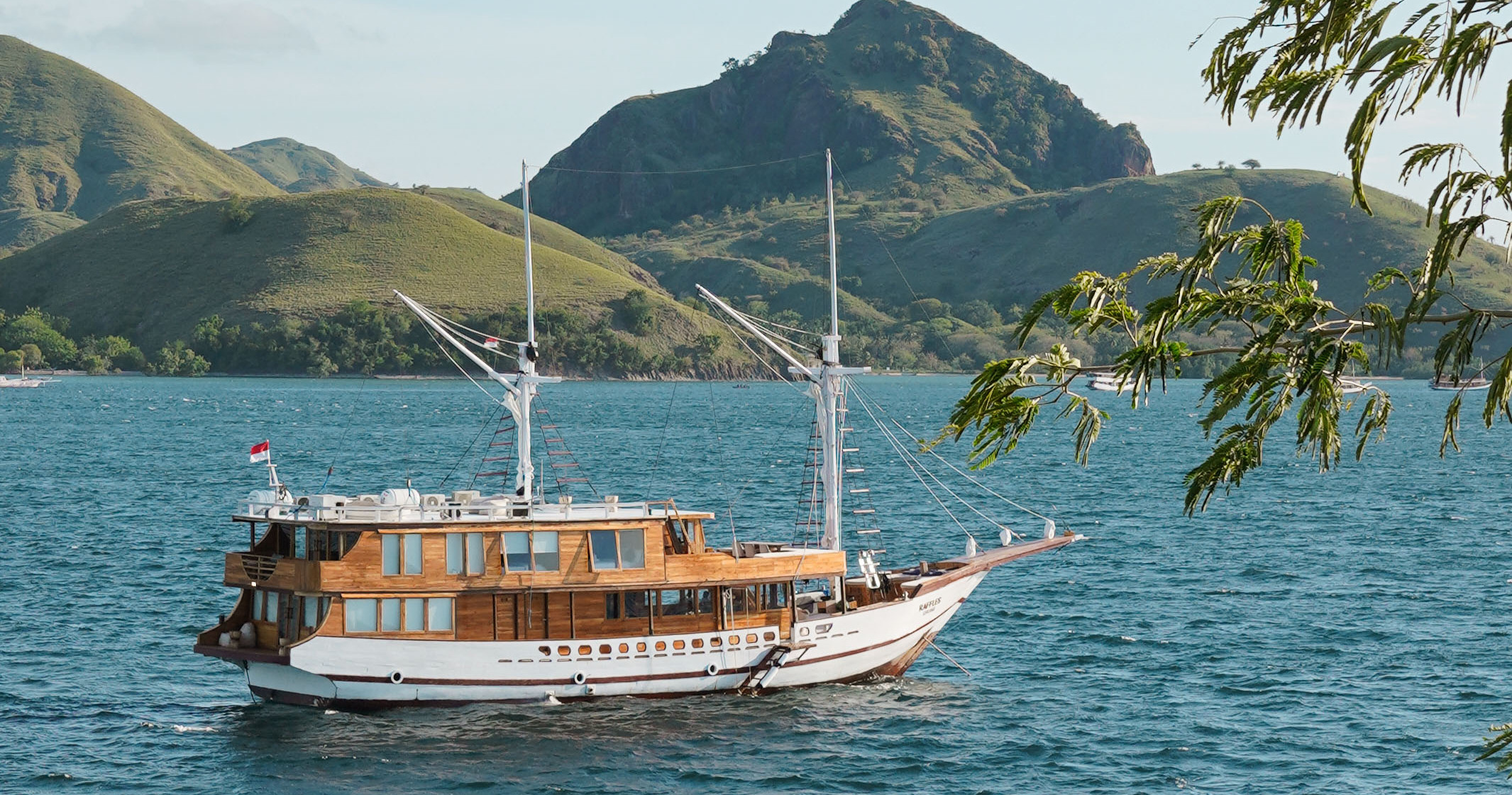 private-trip-by-raffles-cruise-luxury-phinisi/849 - Komodo Boat Charter